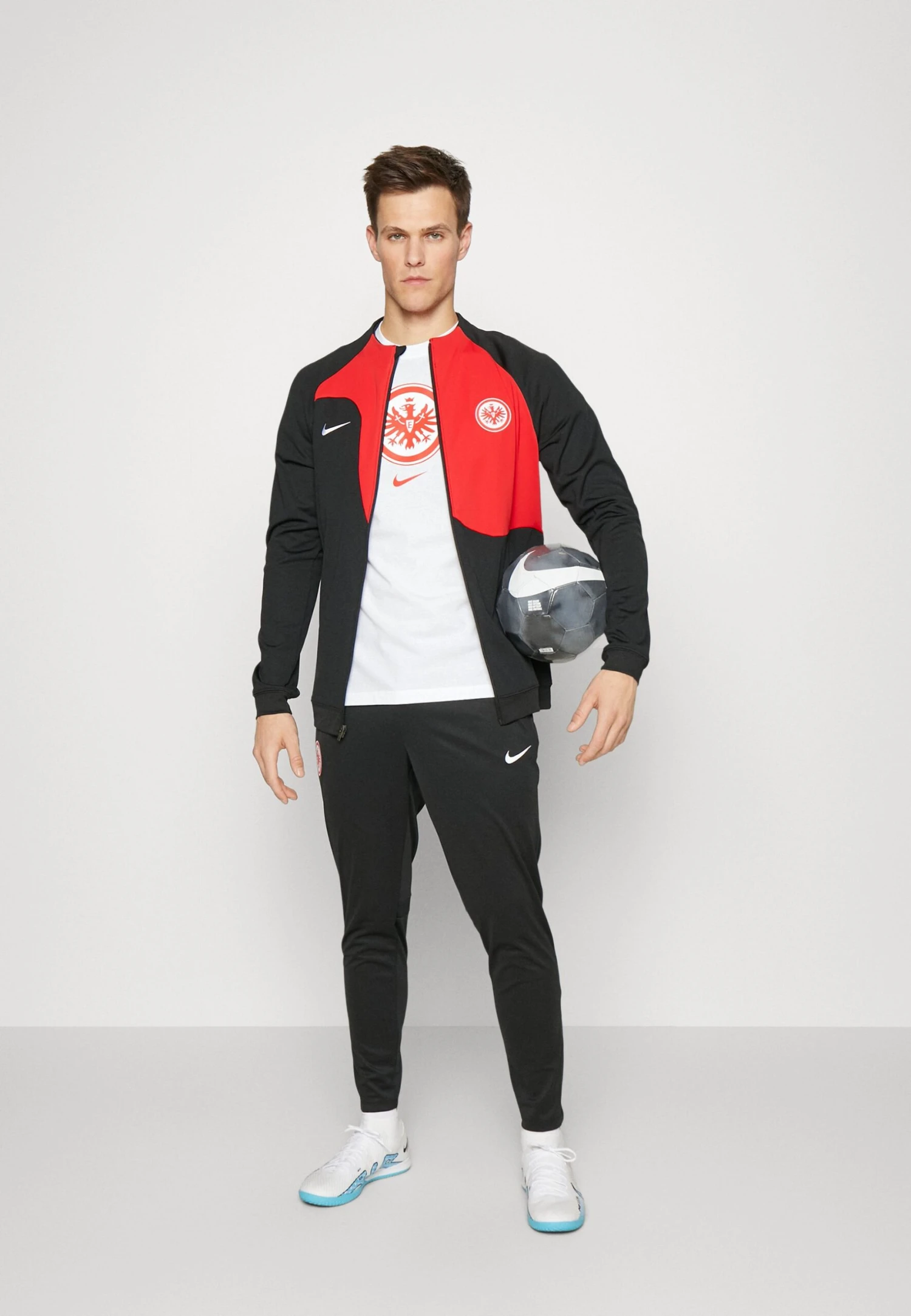 Nike Performance Eintracht Frankfurt Crest Club Tee - Equipaci贸n De Clubes - White - Imagen 2