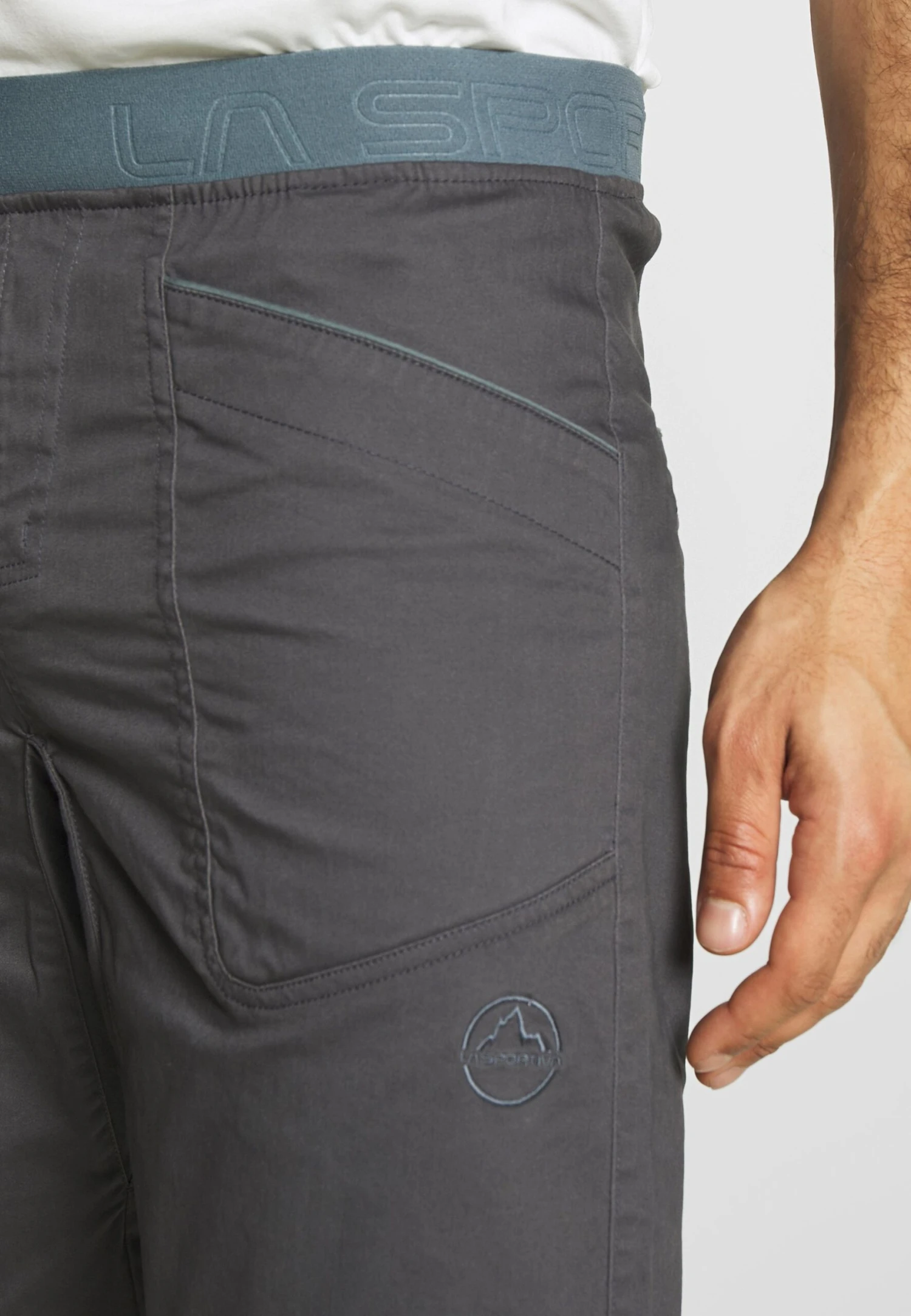 La Sportiva Flatanger - Pantalones Montañeros Cortos - Carbon/Slate - Imagen 6