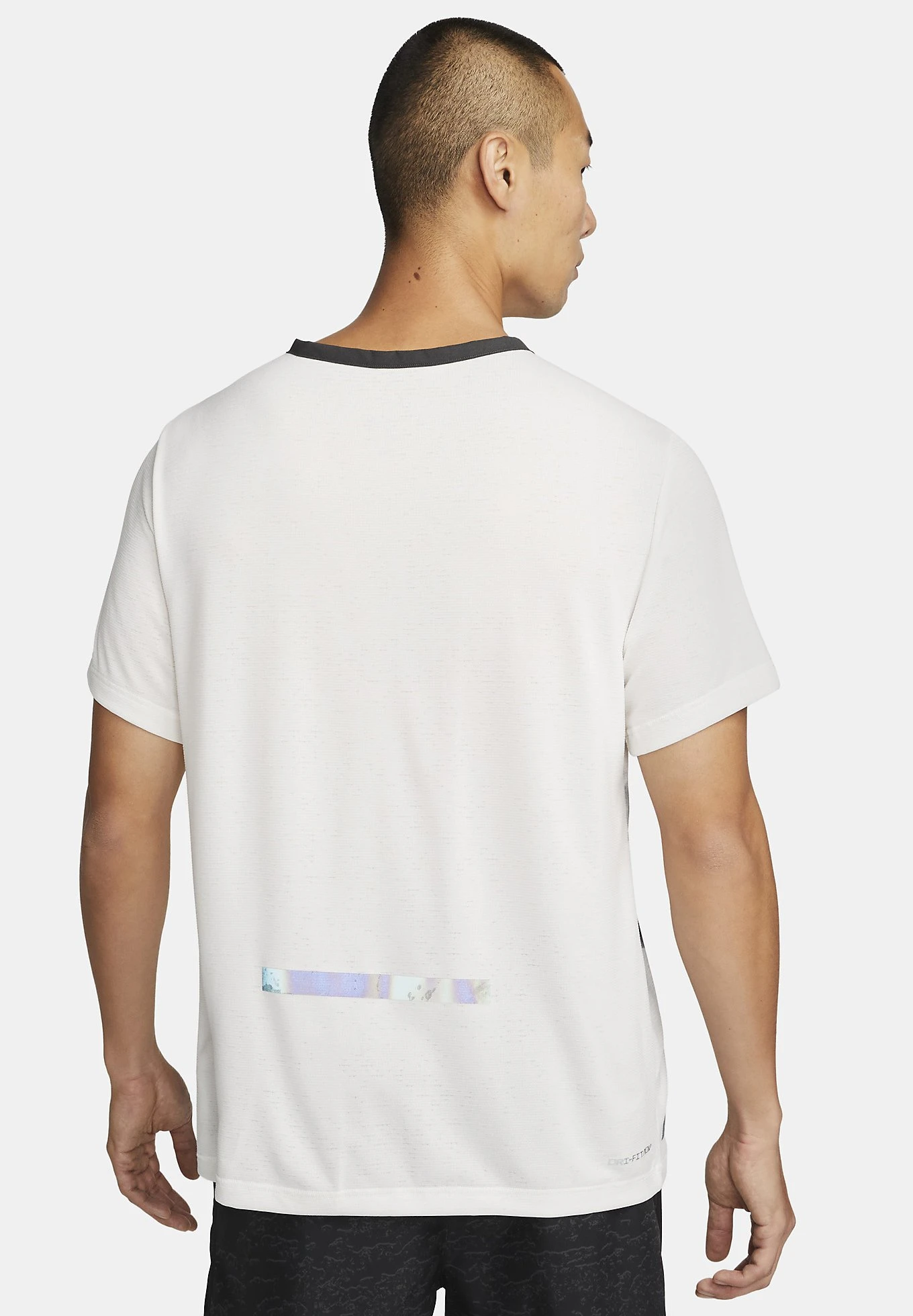 Nike Performance Short-Sleeve Running Dri-Fit Adv Run- Camiseta Deportiva - Black/Fossil Stone/Phantom - Imagen 2