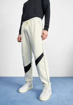 Nike Sportswear Pant - Pantalones Deportivos - Coconut Milk/Black