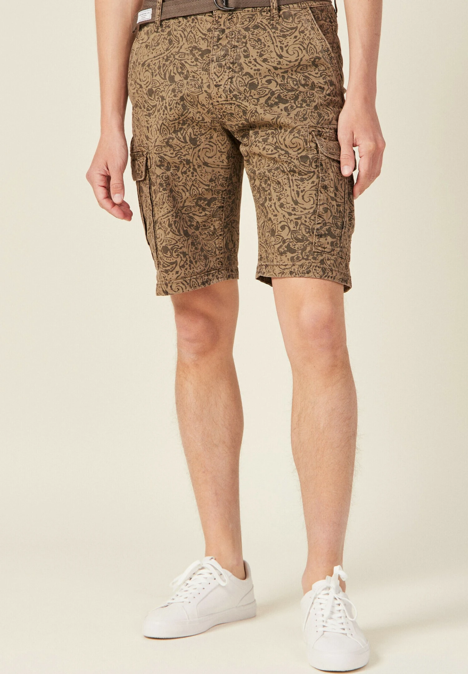 Mit Gürtel - Shorts - Taupe - Imagen 4