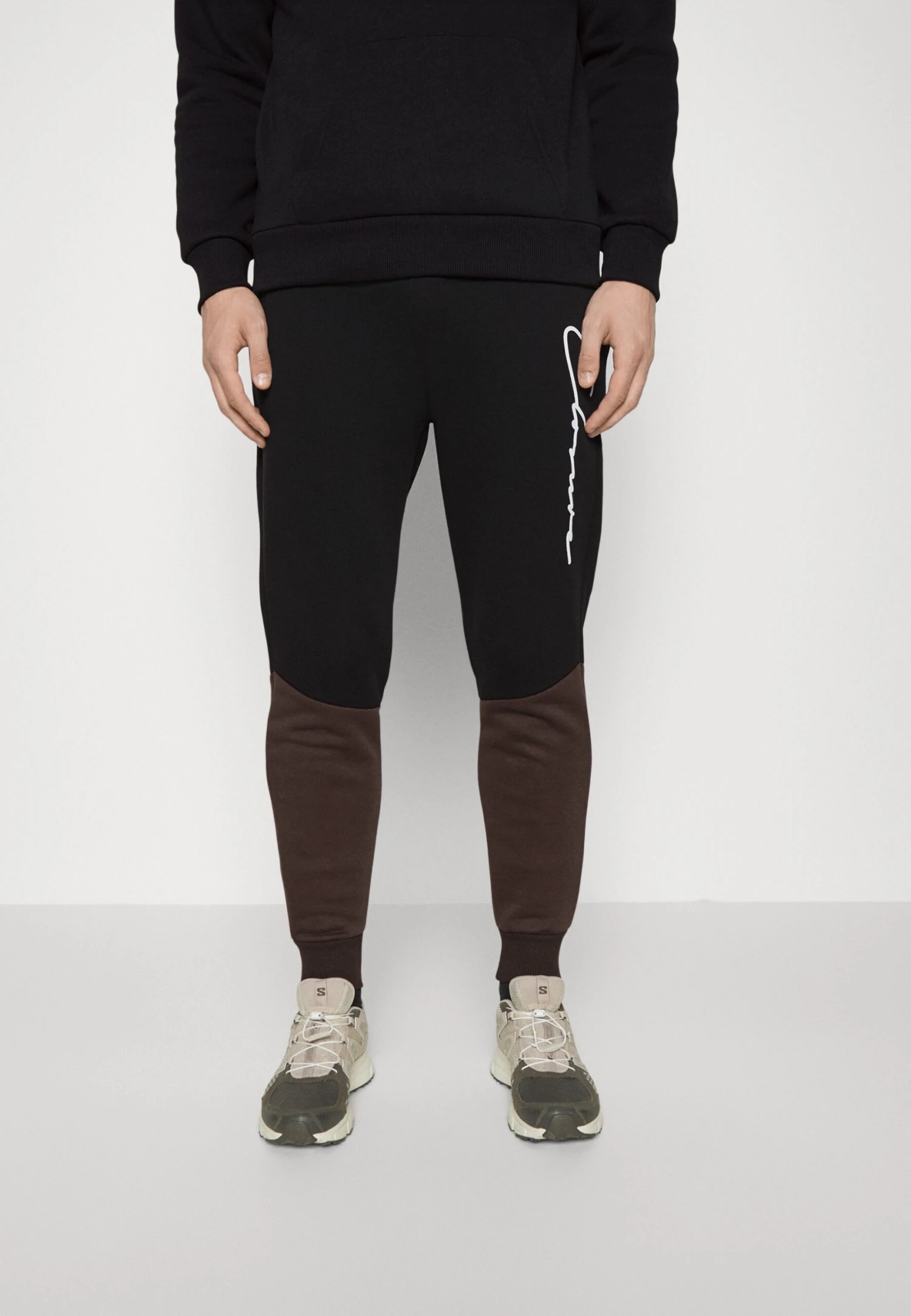 Contrast Script Tracksuit Set - Chándal - Brown/Black - Imagen 5
