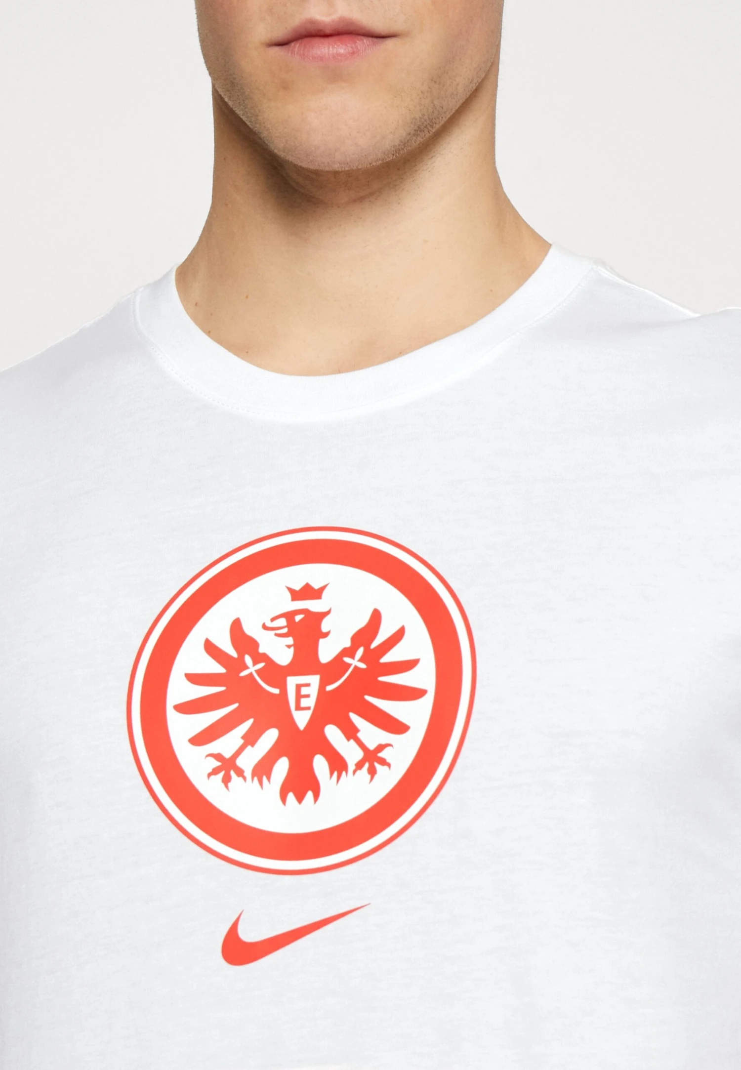 Nike Performance Eintracht Frankfurt Crest Club Tee - Equipaci贸n De Clubes - White - Imagen 4