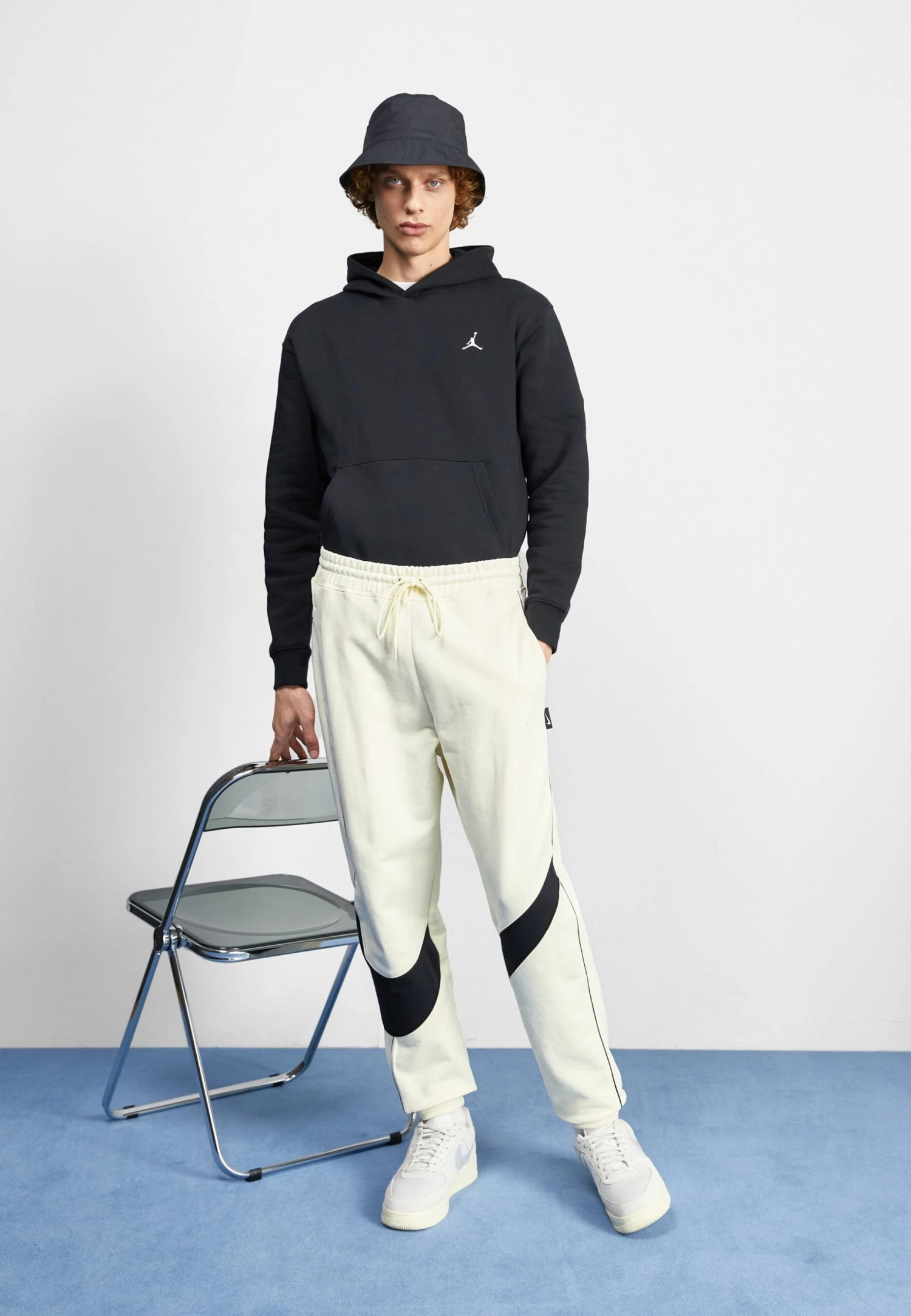 Nike Sportswear Pant - Pantalones Deportivos - Coconut Milk/Black - Imagen 2