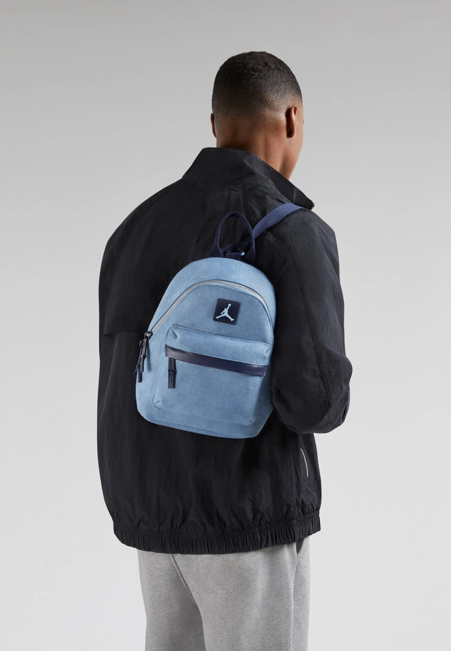 Jordan Monogram Mini Backpack Unisex - Mochila - Chambray - Imagen 3